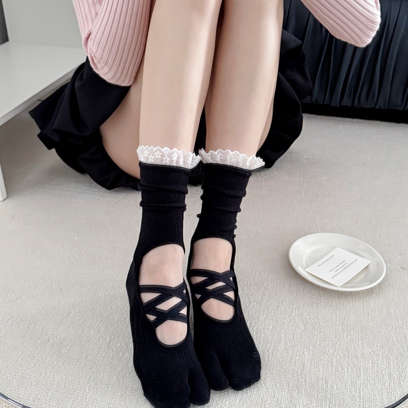 Embellish Knit - Skarpetki do jogi z koronkowym wykończeniem,